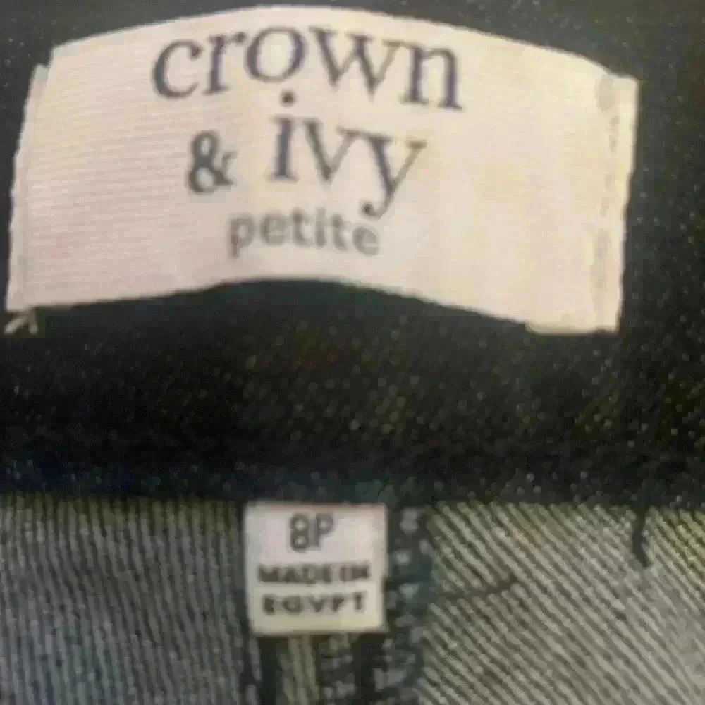 Crown & Ivy dark wash denim capri jeans 8 Petite NWOT - Picture 2 of 5